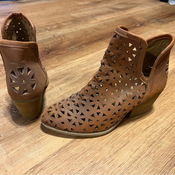 Musse & Cloud Athena Leather Bootie - Picture 1 of 4